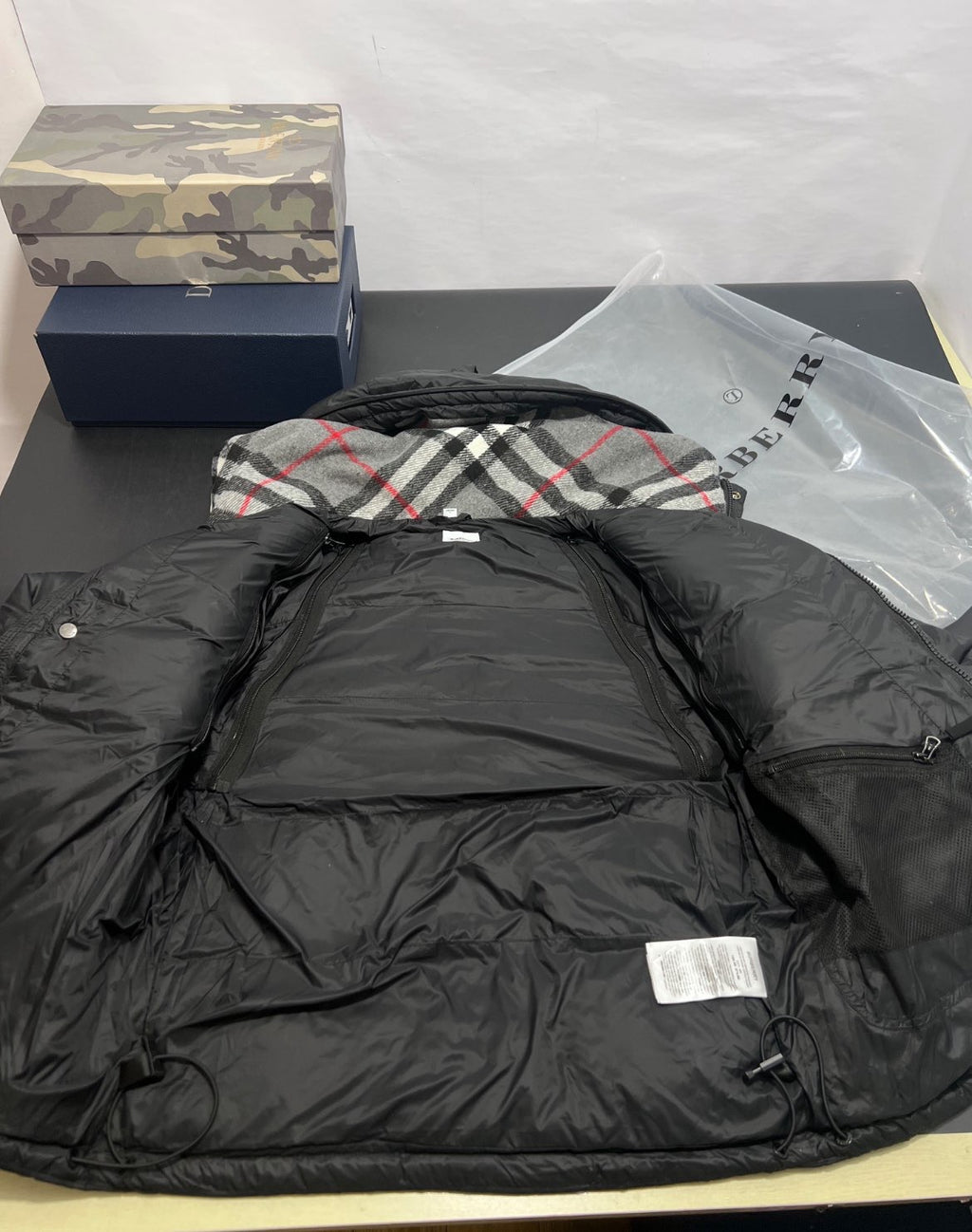 Burberry Detatchable Sleeves Puffer