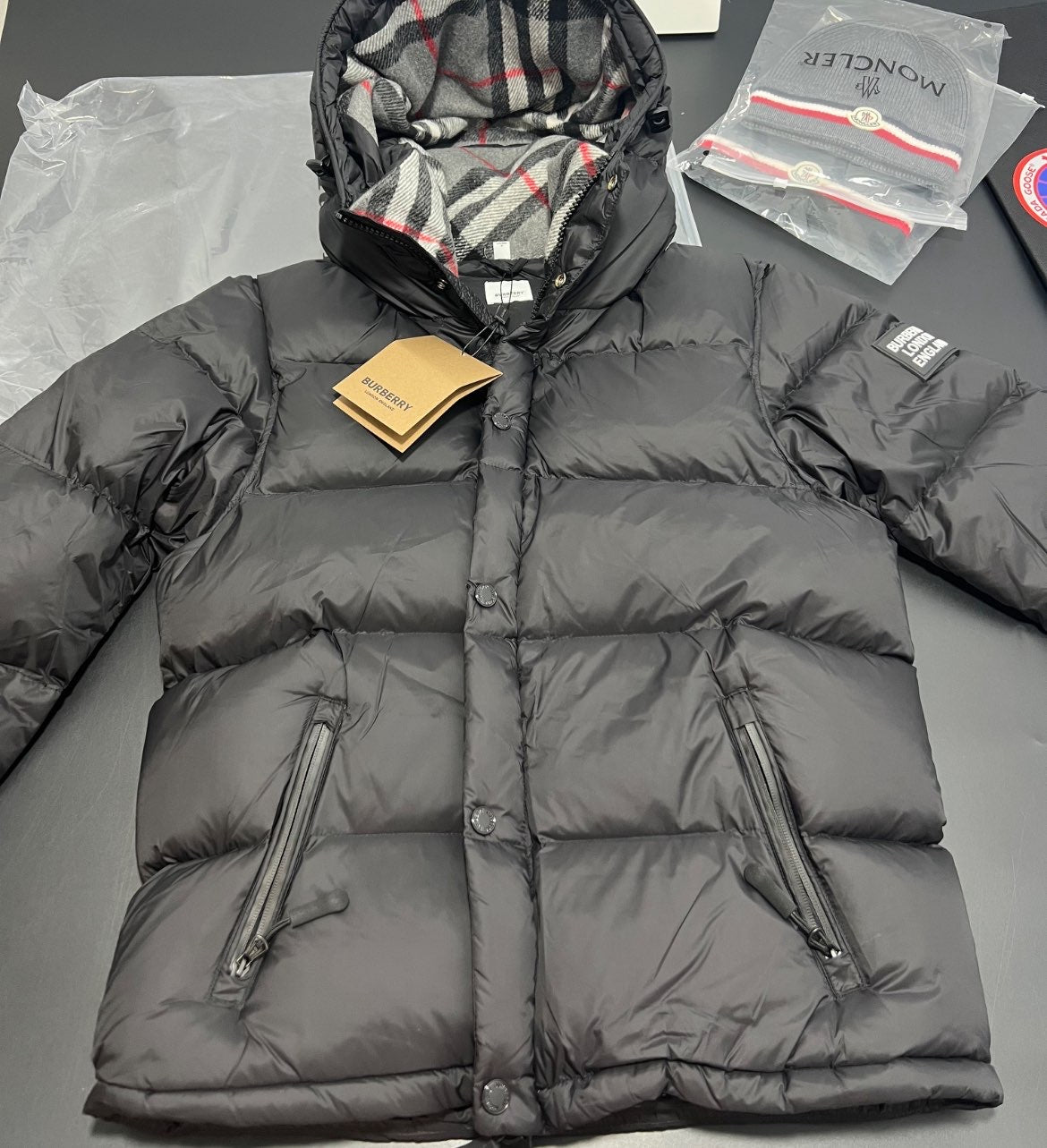 Burberry Detatchable Sleeves Puffer
