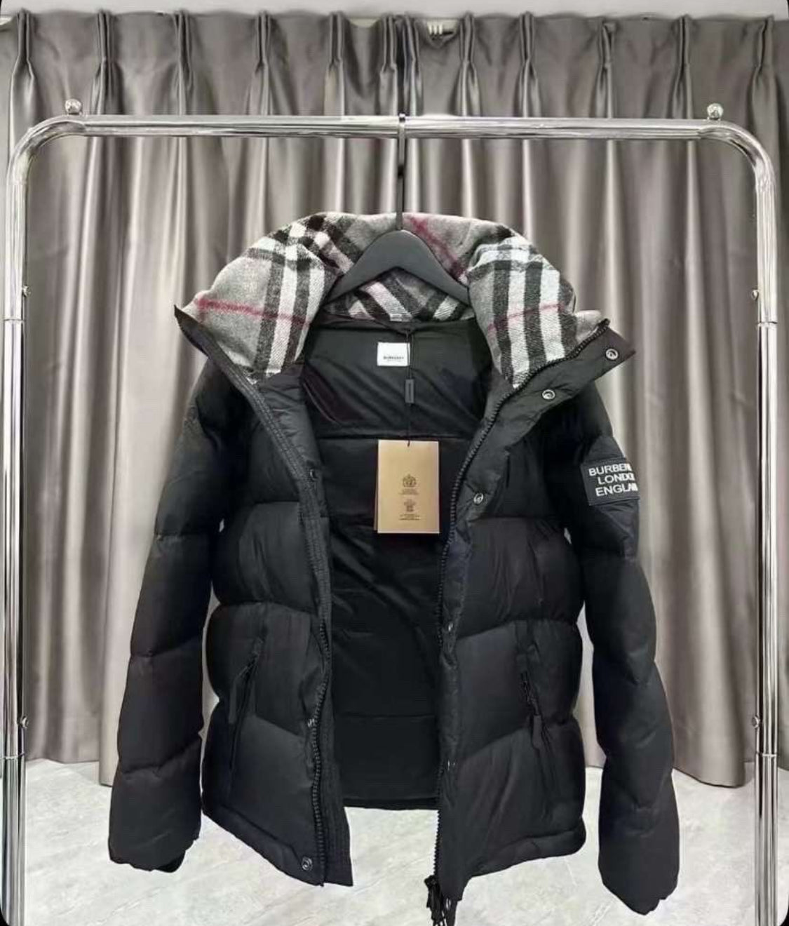 Burberry Detatchable Sleeves Puffer