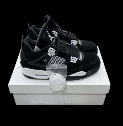 Air Jordan 4 White Thunder Retro